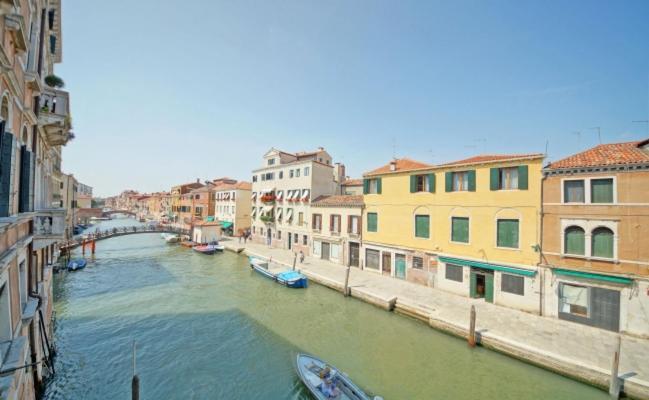 Luxury Balcony Venise